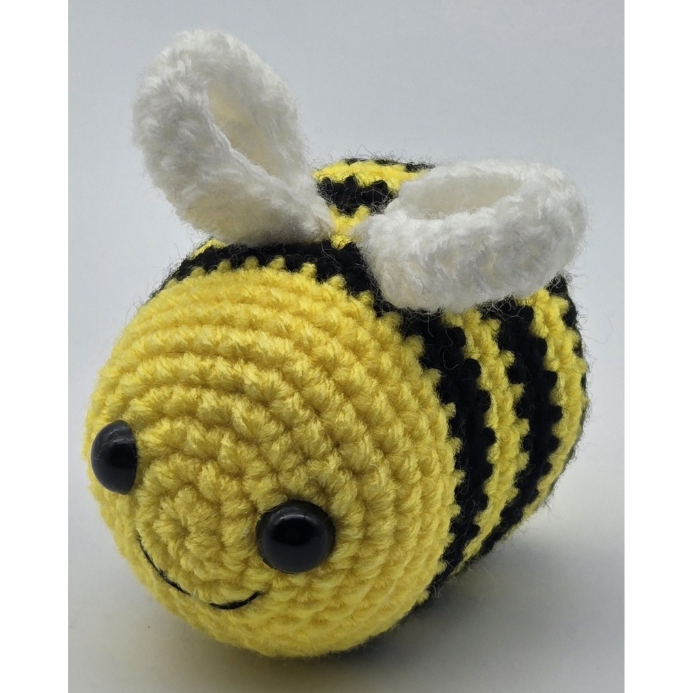 Handmade Mini Crochet Bumble Bee 3.5x2.5 Acrylic Yarn Plush Figurine Cute‎
